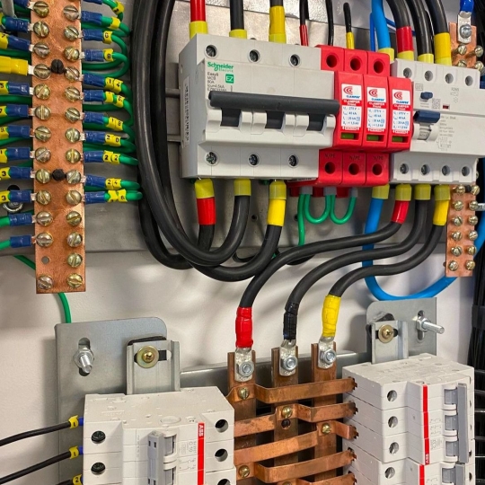 servicos-eletricos-eb1d6d14c3252925843ab126da81d133-1746619609