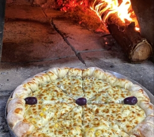 pizzas-c3246ce4f4e04c23d0caa5937d89384e-1742841979